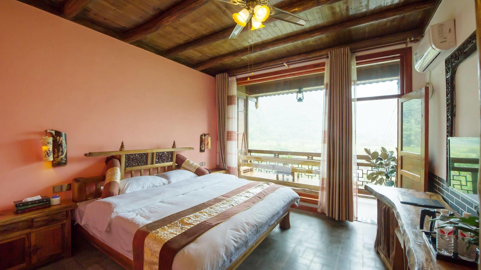 Yangshuo Scenic Mountain Retreat Hotel Exterior photo